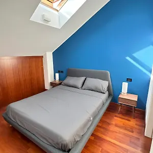 Con 2 Da Letto Navigli + Parcheggio Per 2 Auto , Milano Italia
