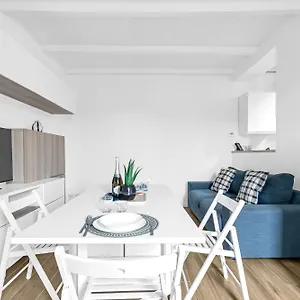 Lo3 • Navigli Chic • , Milano Italia
