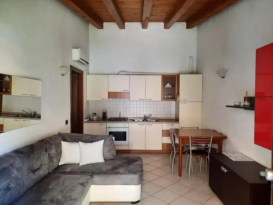 ヴェローナLa Casa Di Davide Con Giardino E Garageアパートメント アパート