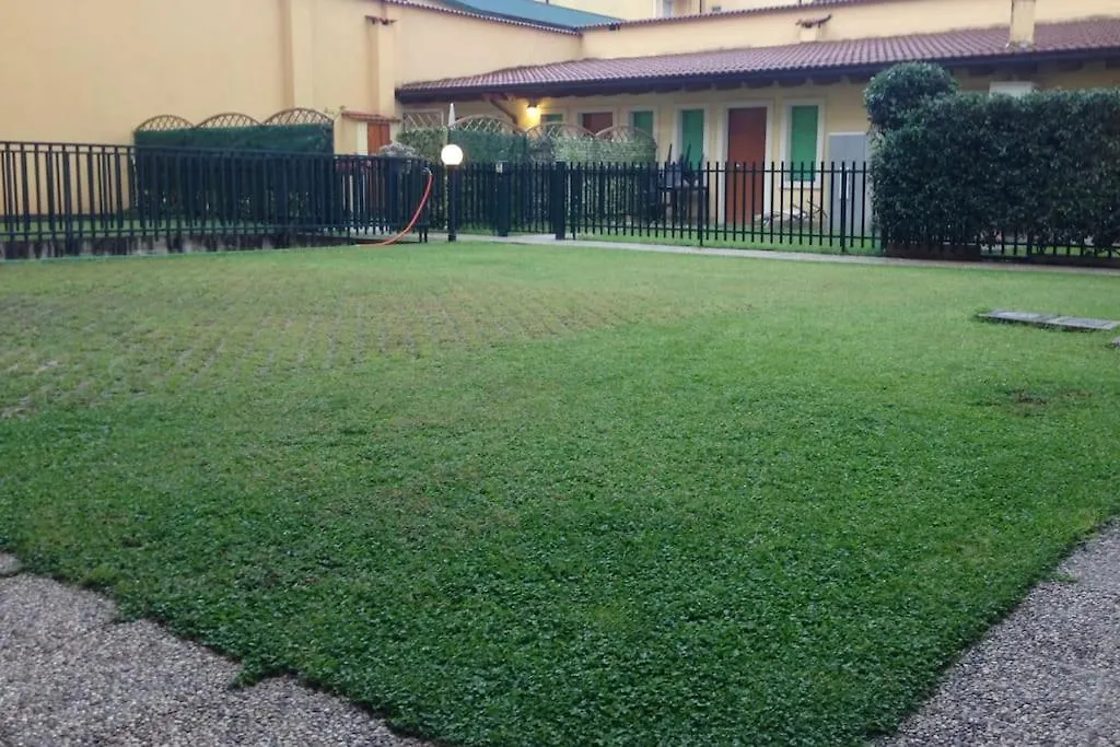 Appartamento La casa di Davide con giardino e garage Verona 0*,  Italia