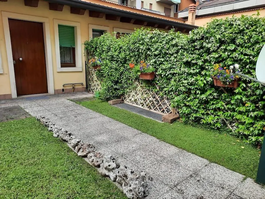 Appartamento La casa di Davide con giardino e garage Verona 0*,
